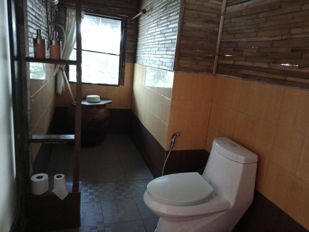 Wetlandcamp บ้านชายเล Phatthalung Esterno foto