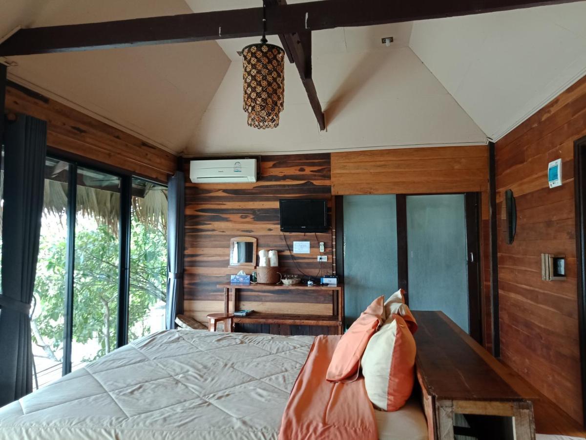 Wetlandcamp บ้านชายเล Phatthalung Esterno foto