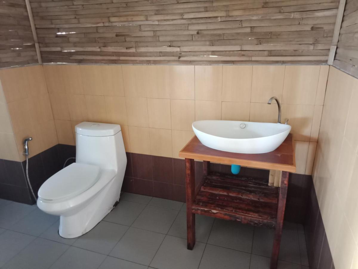 Wetlandcamp บ้านชายเล Phatthalung Esterno foto