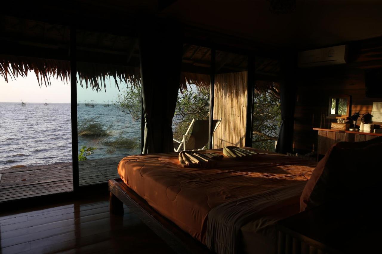 Wetlandcamp บ้านชายเล Phatthalung Esterno foto