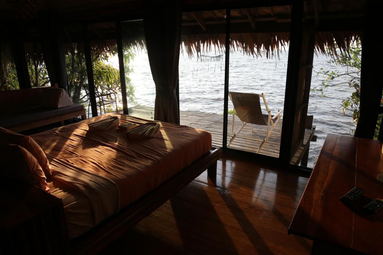 Wetlandcamp บ้านชายเล Phatthalung Esterno foto