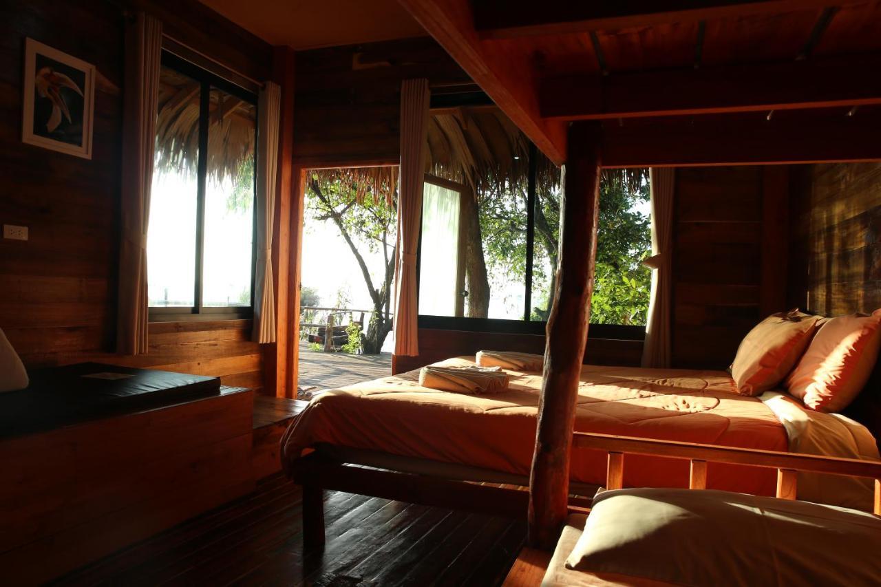 Wetlandcamp บ้านชายเล Phatthalung Esterno foto