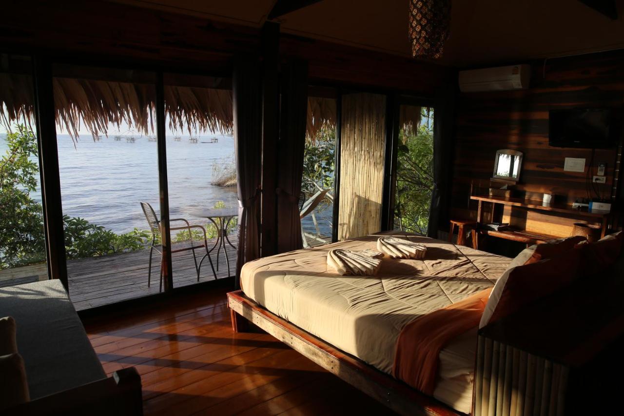 Wetlandcamp บ้านชายเล Phatthalung Esterno foto